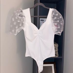 Boohoo white polkadot puff sleeve body suit